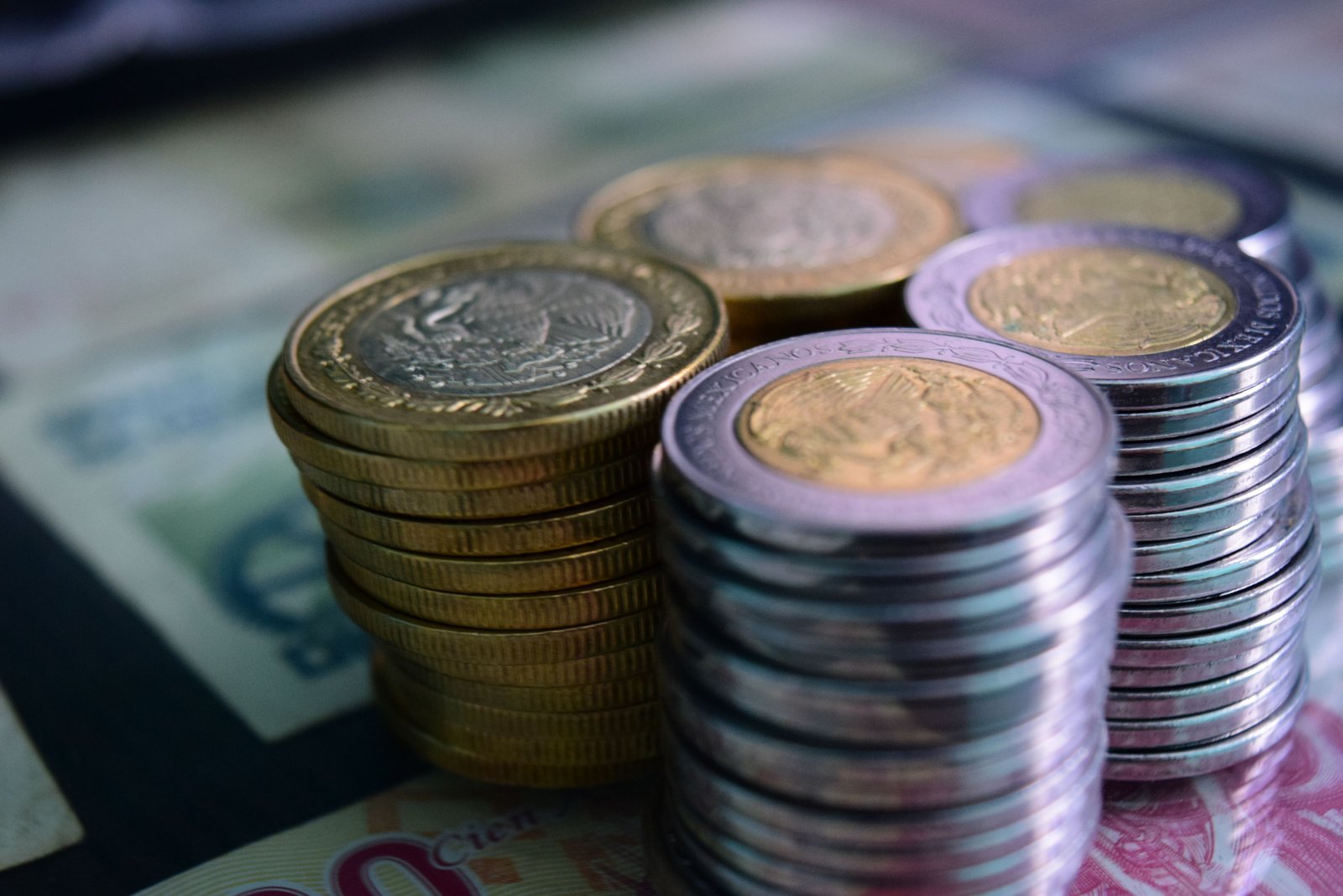What is a SAFE note? Learn how SAFE agreements work, what valuation caps and discounts mean, how post-money SAFEs affect dilution, and how SAFEs compare to notes.