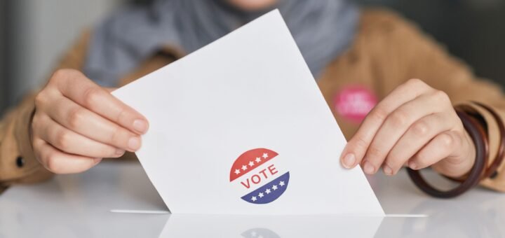 what is an 83b election